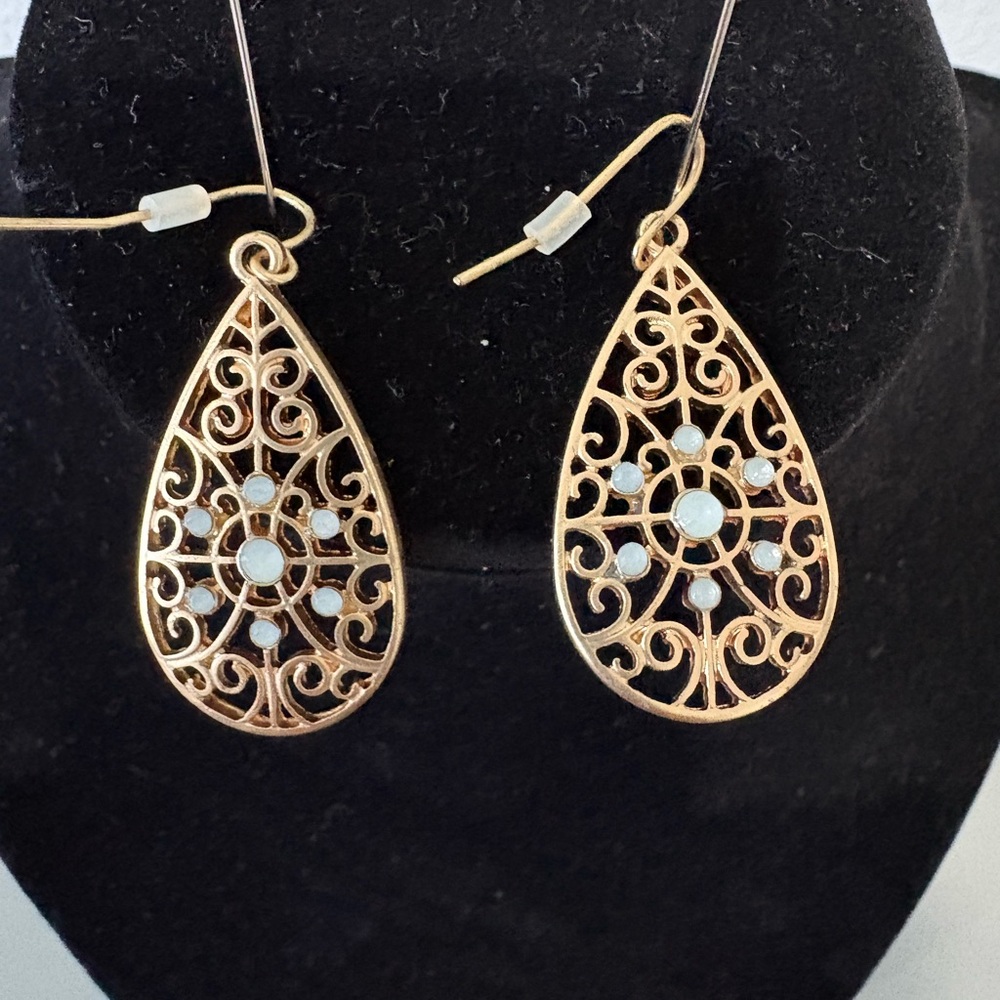 Elegant Gold Filigree Teardrop Earrings